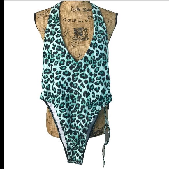 Other - Womens Swimsuit One Piece Cheetah Print with Deep V Fully Line Size Medium NEW